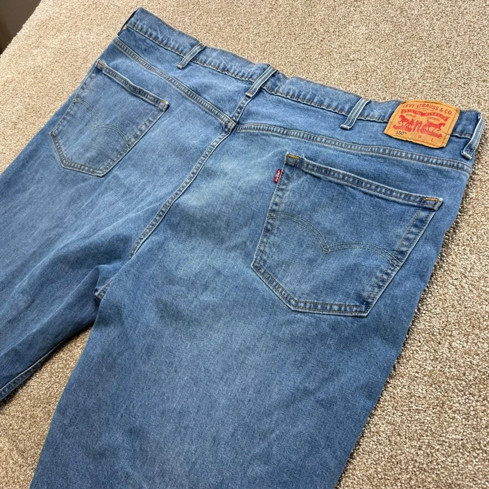Levis 550 Relaxed Fit Blue Jeans Mens 52x29 Medium Wash Denim 52 29 Work Classic